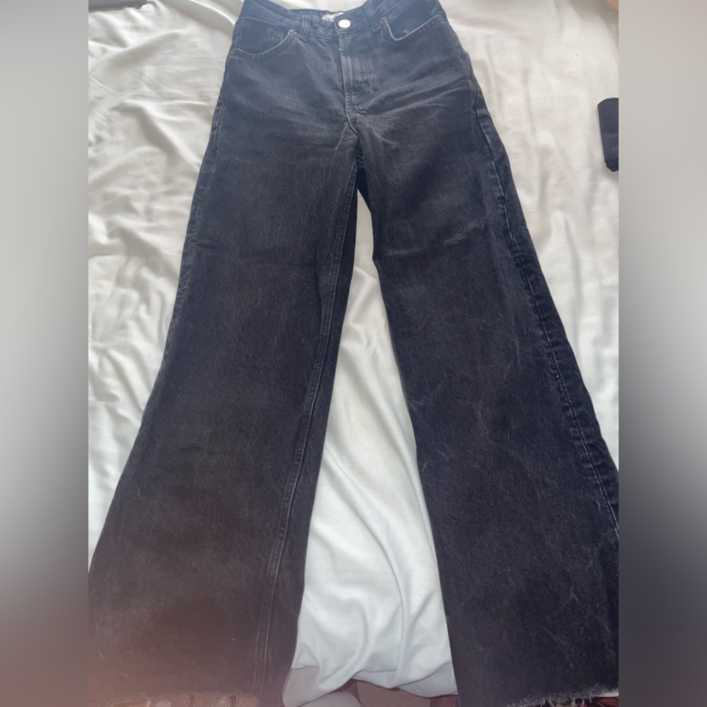 Zara black jeans. I cut them. Would fit someone that is 5’6 and under